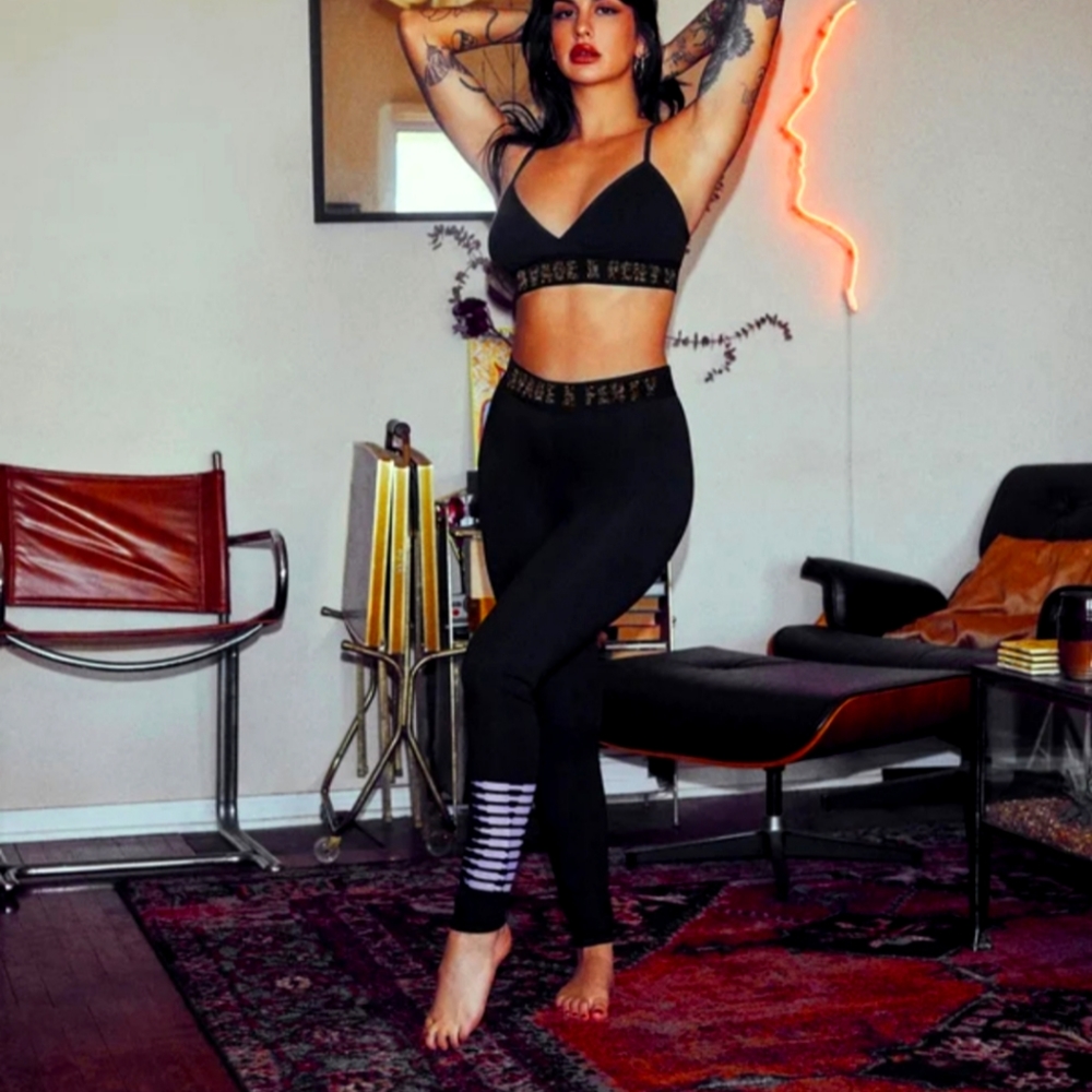 NEW: Medium High Waisted Fenty Leggings